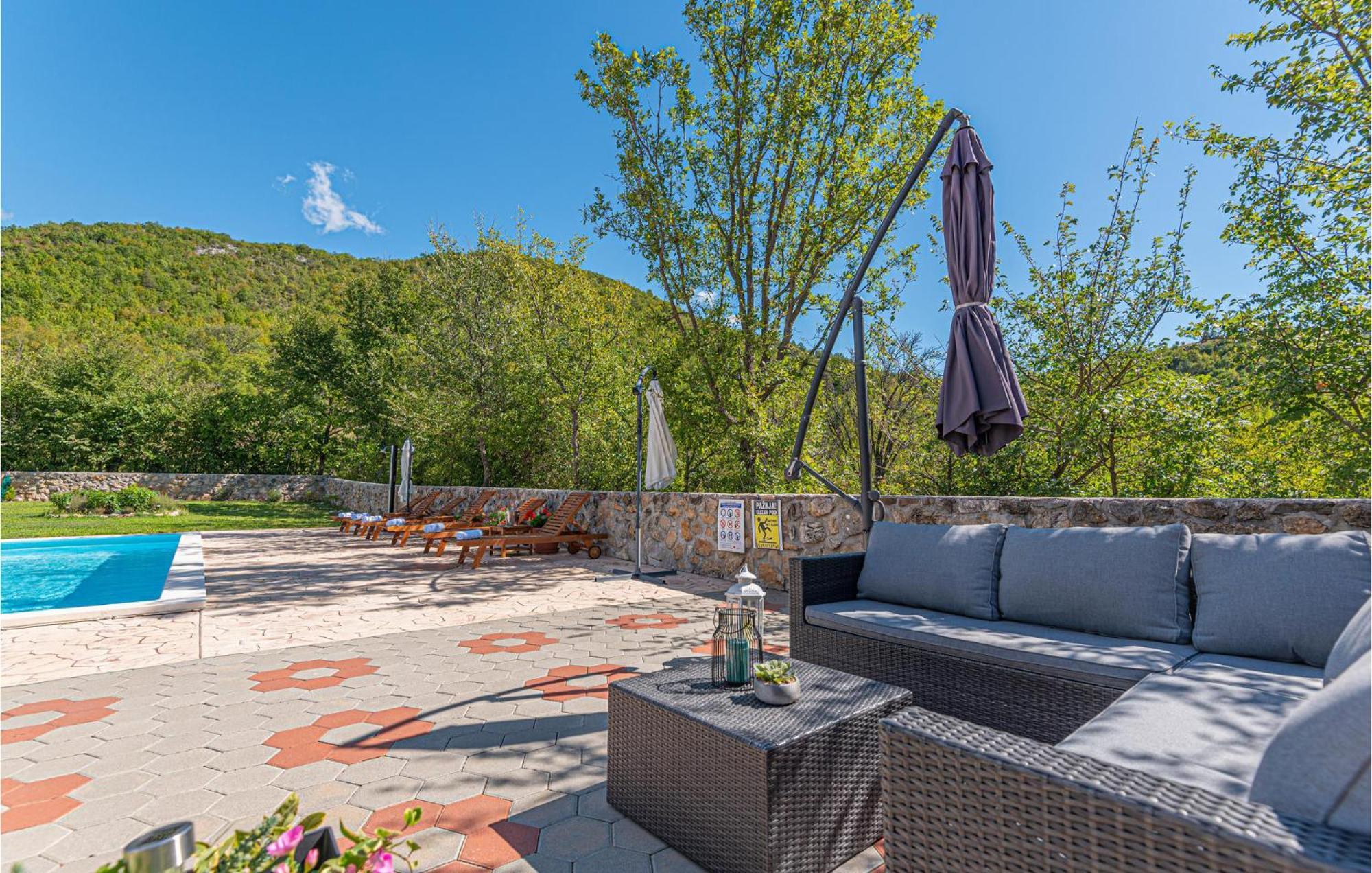 Gorgeous Home In Knin With Kitchen Kovacic Exterior photo
